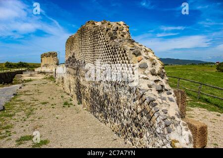 Le parc naturel et archéologique étrusque de Vulci, dans la province de Viterbo, Latium, Italie. Les vestiges d'une ancienne ville étrusque et le petit Banque D'Images