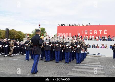 Paris, France. 14 juillet 2020. Le défilé militaire du 14 juillet 2020 de la Bastille tourne autour du thème nation engagée, unie et solidaire. Banque D'Images