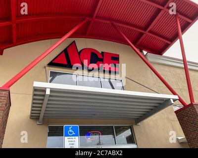 Orlando, FL/USA-7/8/20: L'extérieur d'un magasin de quincaillerie Ace dans la région de Lake Nona à Orlando, Floride. Banque D'Images