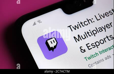 Stone / UK - juillet 15 2020: Application twitch vue sur le coin du téléphone mobile. Banque D'Images