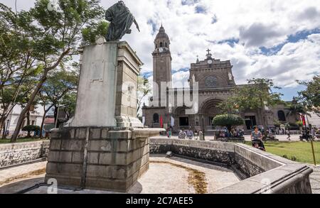 Manille, Philippines - 11 janvier 2017 : le Roi Charles IV d'Espagne Monument sur la Plaza de Roma, en face de la cathédrale de Manille, zone d'Intramuros de Manille Banque D'Images