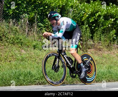 Bosdarros, France - 19 juillet 2019 : le cycliste allemand Maximilian Schachmann de Team Bora-Hansgrohe, qui a fait un essai individuel pendant la phase 13, of Banque D'Images