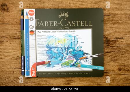 WETZLAR, ALLEMAGNE 2020-07-10: FABERER CASTELL crayons aquarelle Banque D'Images