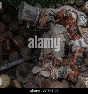 Un stalker cyborg futuriste. Photographie d'art dans le style steampunk. Banque D'Images