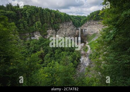 Les chutes de Taughannock sont les plus hautes chutes de l'est des États-Unis. Banque D'Images