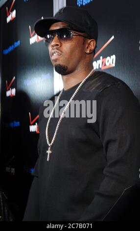 Le rappeur/PDG Sean 'Diddy' Combs arrive à la Timberland Pre-Grammy Launch Party (Fête de lancement pré-Grammy) organisée par Verizon et BlackBerry Storm sur le Boulevard 3 le 6 février 2009 à Hollywood, Californie. Crédit : Jared Milgrim/accès photo Banque D'Images