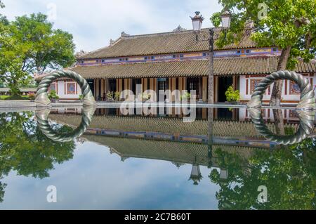 Le Thai Hoa (salle de l'harmonie suprême) dans la ville impériale (site du patrimoine mondial de l'UNESCO), qui est une forteresse fortifiée et le palais dans l'ancienne capi Banque D'Images