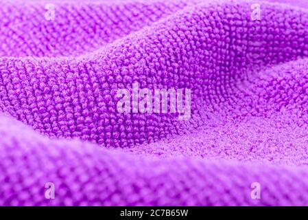 Fond en tissu microfibre violet, mise au point sélective. Banque D'Images