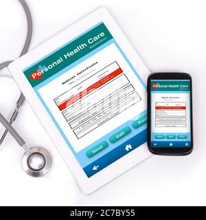 Application de soins de santé personnels montrant le certificat médical Covid-19 sur tablette électronique et smartphone. Banque D'Images