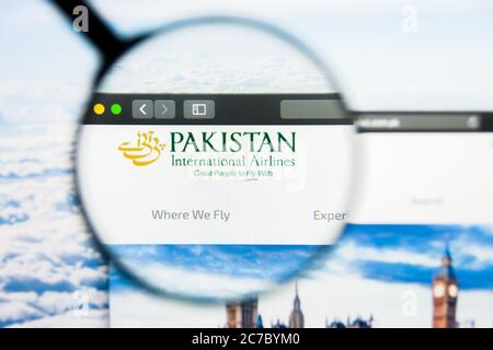 Los Angeles, Californie, États-Unis - 21 mars 2019 : éditorial illustratif de la page d'accueil du site Internet de Pakistan International Airlines. Pakistan International Banque D'Images