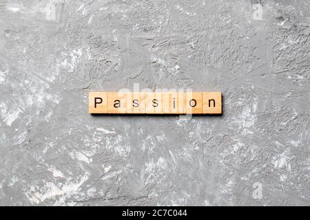 Passion mot écrit sur une cale en bois. passion texte sur table, concept. Banque D'Images