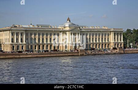 L'université (remblai) Universitetskaya à Saint-Pétersbourg. La Russie Banque D'Images