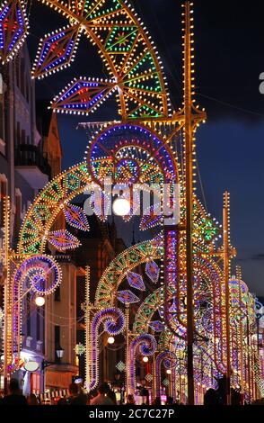 Fête de la lumière à la rue Szeroka à Torun. Pologne Banque D'Images