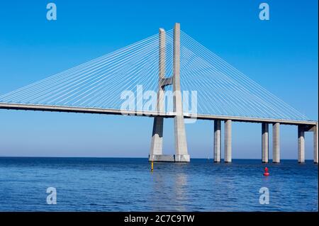 Le pont 'Vasco de Gama' enjambant le Tage à Lisbonne Banque D'Images