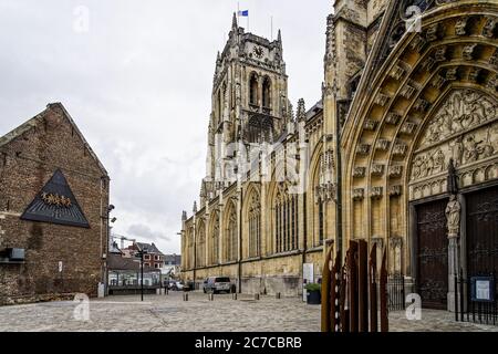 Belle photo de la vieille cathédrale ou de la basilique notre-Dame de Tongeren, Belgique Banque D'Images