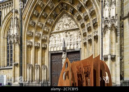 Belle photo de la vieille cathédrale ou de la basilique notre-Dame à Tongeren, Belgique Banque D'Images