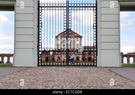 La porte d'entrée du palais et grand ensemble de la famille Sapieha - Palais Ruzhany, Biélorussie Banque D'Images