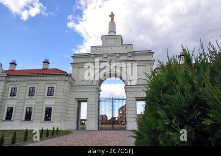 La porte d'entrée du palais et grand ensemble de la famille Sapieha - Palais Ruzhany, Biélorussie Banque D'Images