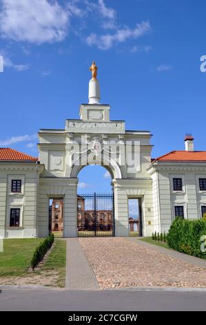 La porte d'entrée du palais et grand ensemble de la famille Sapieha - Palais Ruzhany, Biélorussie Banque D'Images