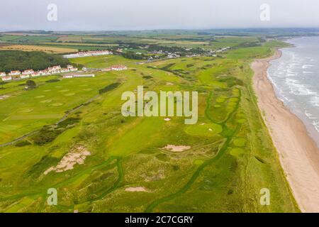 Vue aérienne depuis le drone du parcours d'Ailsa au parcours de golf de Trump Turnberry à Ayrshire, en Écosse, au Royaume-Uni Banque D'Images