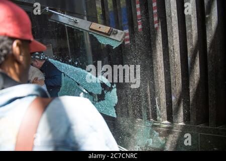 NY, NY 15 juillet 2020, Blue Lives affaire affrontée avec la police, BLM, et les ouvriers du bâtiment. Crédit : Kevin RC Wilson Banque D'Images