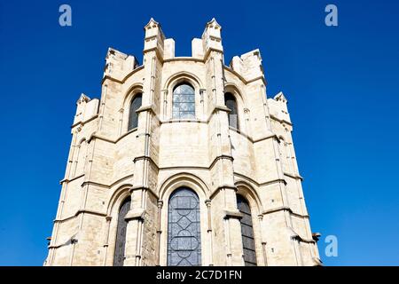 Vue sur la cathédrale de Canterbury depuis la ville médiévale anglaise de Canterbury dans le Kent, Angleterre, Royaume-Uni Banque D'Images