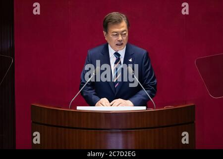 Séoul, Hawaï, CORÉE DU SUD. 24 juin 2020. 16 juillet 2020 - Séoul, Corée du Sud-Moon Jae-in, président de la Corée du Sud, s'exprime à l'Assemblée nationale à Séoul, Corée du Sud, le jeudi 16 juillet 2020. Crédit : pool/ZUMA Wire/Alay Live News Banque D'Images