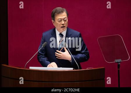 Séoul, Hawaï, CORÉE DU SUD. 24 juin 2020. 16 juillet 2020 - Séoul, Corée du Sud-Moon Jae-in, président de la Corée du Sud, s'exprime à l'Assemblée nationale à Séoul, Corée du Sud, le jeudi 16 juillet 2020. Crédit : pool/ZUMA Wire/Alay Live News Banque D'Images