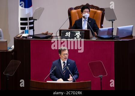 Séoul, Hawaï, CORÉE DU SUD. 24 juin 2020. 16 juillet 2020 - Séoul, Corée du Sud-Moon Jae-in, président de la Corée du Sud, s'exprime à l'Assemblée nationale à Séoul, Corée du Sud, le jeudi 16 juillet 2020. Crédit : pool/ZUMA Wire/Alay Live News Banque D'Images