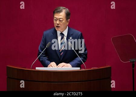 Séoul, Hawaï, CORÉE DU SUD. 24 juin 2020. 16 juillet 2020 - Séoul, Corée du Sud-Moon Jae-in, président de la Corée du Sud, s'exprime à l'Assemblée nationale à Séoul, Corée du Sud, le jeudi 16 juillet 2020. Crédit : pool/ZUMA Wire/Alay Live News Banque D'Images