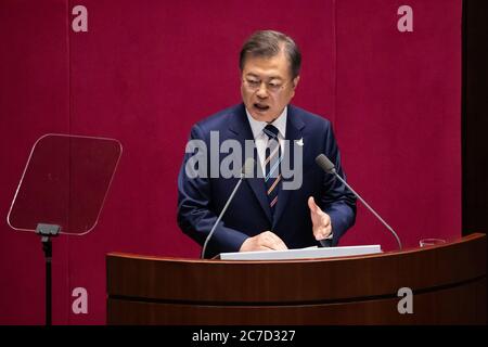 Séoul, Hawaï, CORÉE DU SUD. 24 juin 2020. 16 juillet 2020 - Séoul, Corée du Sud-Moon Jae-in, président de la Corée du Sud, s'exprime à l'Assemblée nationale à Séoul, Corée du Sud, le jeudi 16 juillet 2020. Crédit : pool/ZUMA Wire/Alay Live News Banque D'Images