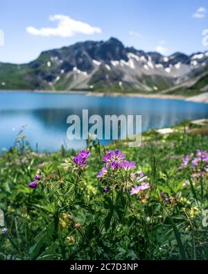 Belle vue panoramique sur le lac Lunersee. L'un des plus grands lacs naturels de montagne des Alpes orientales est à 1,970 m au-dessus du niveau de la mer. Autriche Banque D'Images