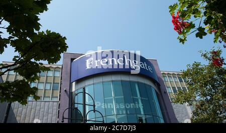 Entrée au centre commercial Frenchgate dans le centre-ville de Doncaster, Yorkshire, Angleterre. Banque D'Images