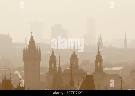 Belle vue sur les flèches de la ville de Prague, capitale de la République tchèque. Banque D'Images