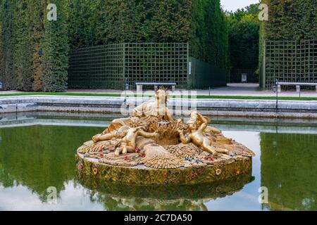 Versailles, France - 27 août 2019 : vue sur la fontaine des Ceres (1679) dans les jardins du célèbre château de Versailles. Ceres - la déesse romaine de la récolte Banque D'Images