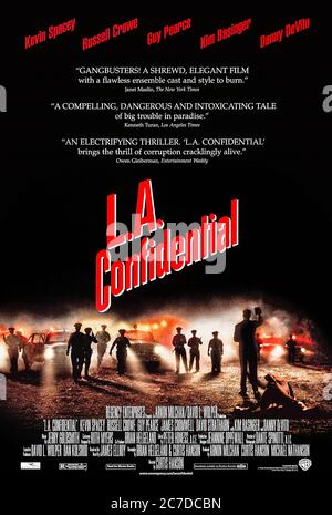 L.A. Confidentiel (1997) dirigé par Curtis Hanson et mettant en vedette Kevin Spacey, Russell Crowe, Guy Pearce, Kim Basinger et Danny DeVito. Adaptation du roman de James Ellroy dans les années 1950 sur l'enquête de police à un homicide multiple à la cafétéria de Nite Owl . Banque D'Images