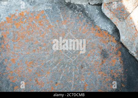 Le carré et le symbole des compas des Fremasons sont gravés sur un mur du fort Prince de Galles de la Comapny de la baie d'Hudson, à Churchill, au Manitoba, au Canada. Banque D'Images