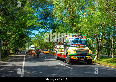 Panamericana interamericana route près de San Miguel en El Salvador. La route panaméricaine est un réseau de routes qui s'étend sur le conti américain Banque D'Images