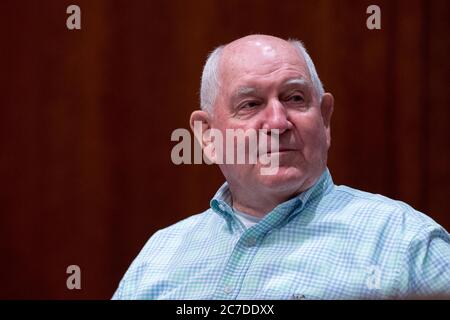 Austin Texas USA 16 juillet 2020: Le secrétaire à l'Agriculture des États-Unis Sonny Perdue répond aux questions lorsqu'il se présente avec le gouverneur du Texas Greg Abbott au Capitole du Texas. Perdue a signé un accord offrant un soutien fédéral continu aux forêts du Texas. Crédit : Bob Daemmrich/Alay Live News Banque D'Images