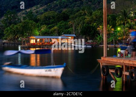 Lago de Coatepeque, Lac Coatepeque, Lac Crater, El Salvador, département de Santa Ana Cenral America. Lac Coatepeque ou Lago de Coatepeque est un lar Banque D'Images