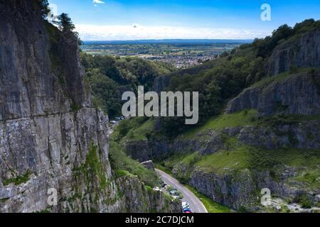 Vue aérienne de la gorge de Cheddar et de la région environnante. Banque D'Images