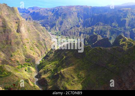 Vue magnifique sur les montagnes de Santo Antao, le Cap-Vert Banque D'Images