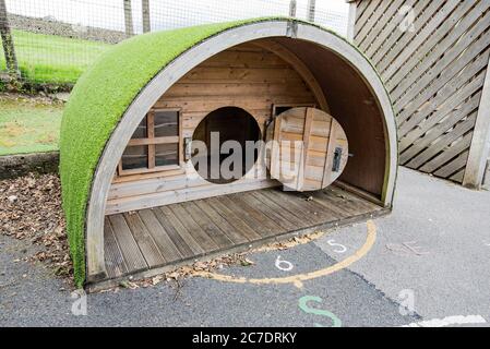 Équipement de terrain de jeu de la vieille école de Rathmell Banque D'Images