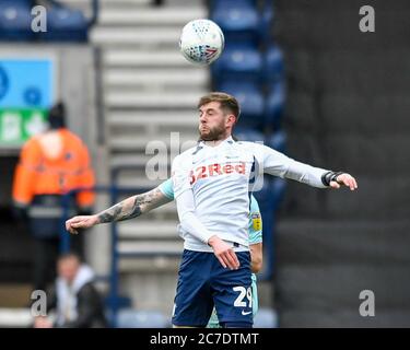 7 mars 2020, Deepdale, Preston, Angleterre; championnat Sky Bet, Preston North End et Queens Park Rangers : Tom Barkhuizen (29) de Preston North End dirige le ballon Banque D'Images