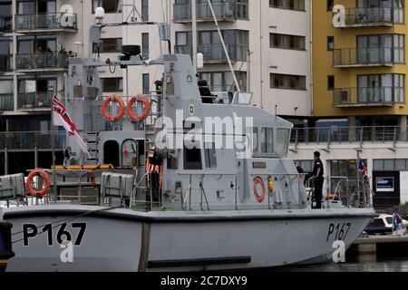 HMS Smitre et HMS exploit visitent Sovereign Harbour sur la côte sud du Royaume-Uni. Banque D'Images