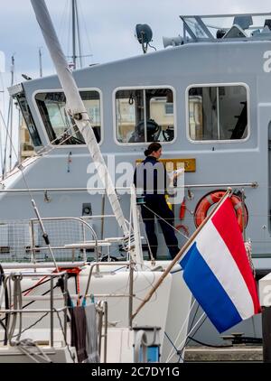 HMS Smitre et HMS exploit visitent Sovereign Harbour sur la côte sud du Royaume-Uni. Banque D'Images