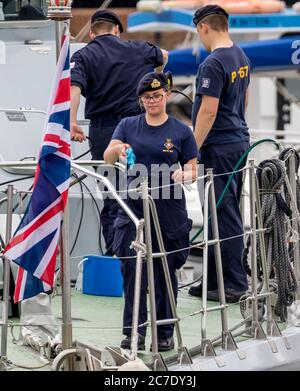 HMS Smitre et HMS exploit visitent Sovereign Harbour sur la côte sud du Royaume-Uni. Banque D'Images