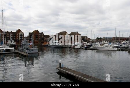 HMS Smitre et HMS exploit visitent Sovereign Harbour sur la côte sud du Royaume-Uni. Banque D'Images