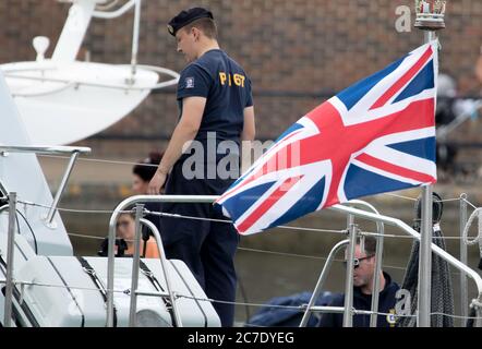 HMS Smitre et HMS exploit visitent Sovereign Harbour sur la côte sud du Royaume-Uni. Banque D'Images