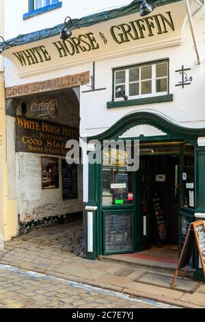 White Horse et Griffin 17e siècle entraîneur inn. Yorkshire de Whitby. Banque D'Images